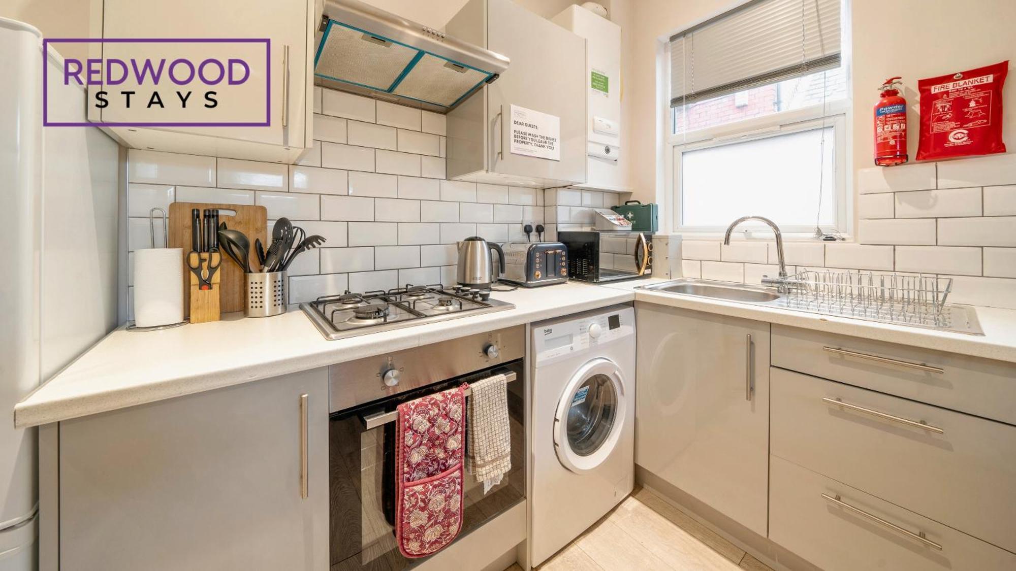 Newly Refurbished Everest Lodge Serviced Apartments For Contractors & Families, Free Wifi & Netflix By Redwood Stays Farnborough  Zewnętrze zdjęcie