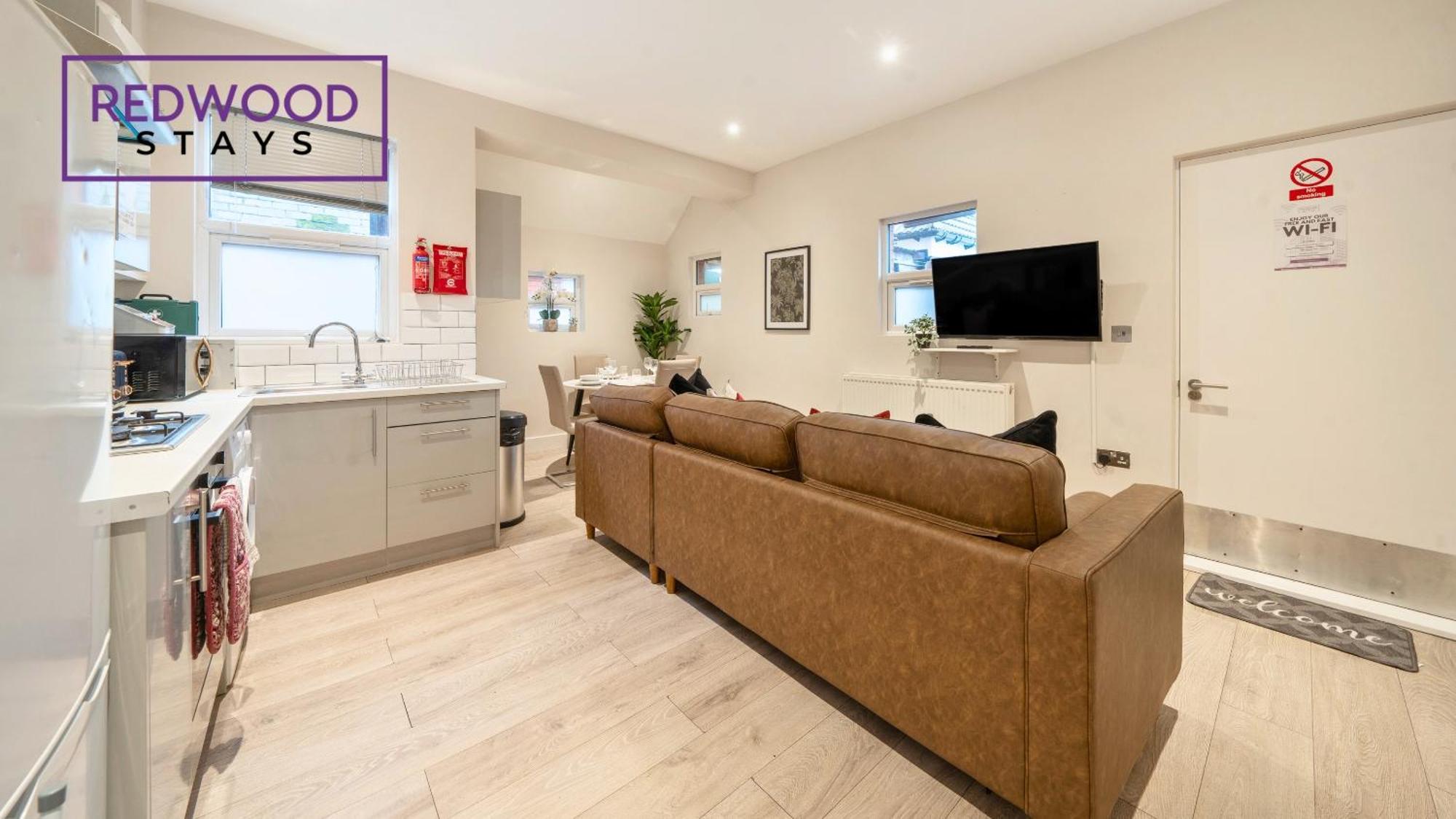 Newly Refurbished Everest Lodge Serviced Apartments For Contractors & Families, Free Wifi & Netflix By Redwood Stays Farnborough  Zewnętrze zdjęcie