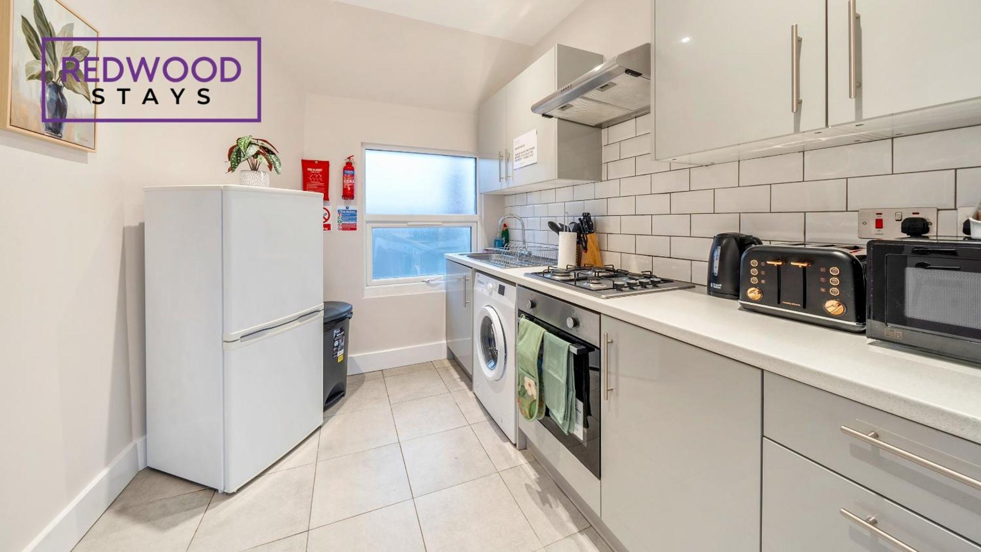 Newly Refurbished Everest Lodge Serviced Apartments For Contractors & Families, Free Wifi & Netflix By Redwood Stays Farnborough  Zewnętrze zdjęcie