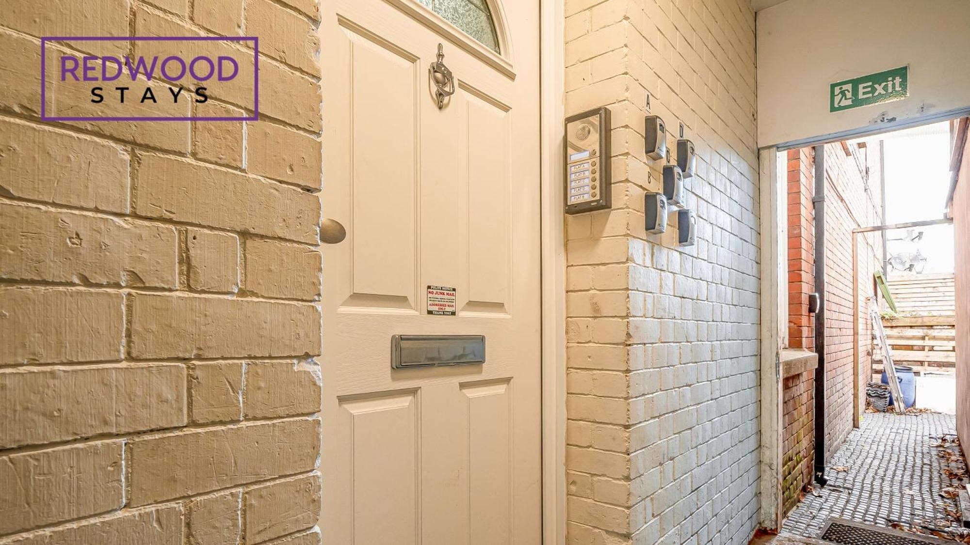 Newly Refurbished Everest Lodge Serviced Apartments For Contractors & Families, Free Wifi & Netflix By Redwood Stays Farnborough  Zewnętrze zdjęcie