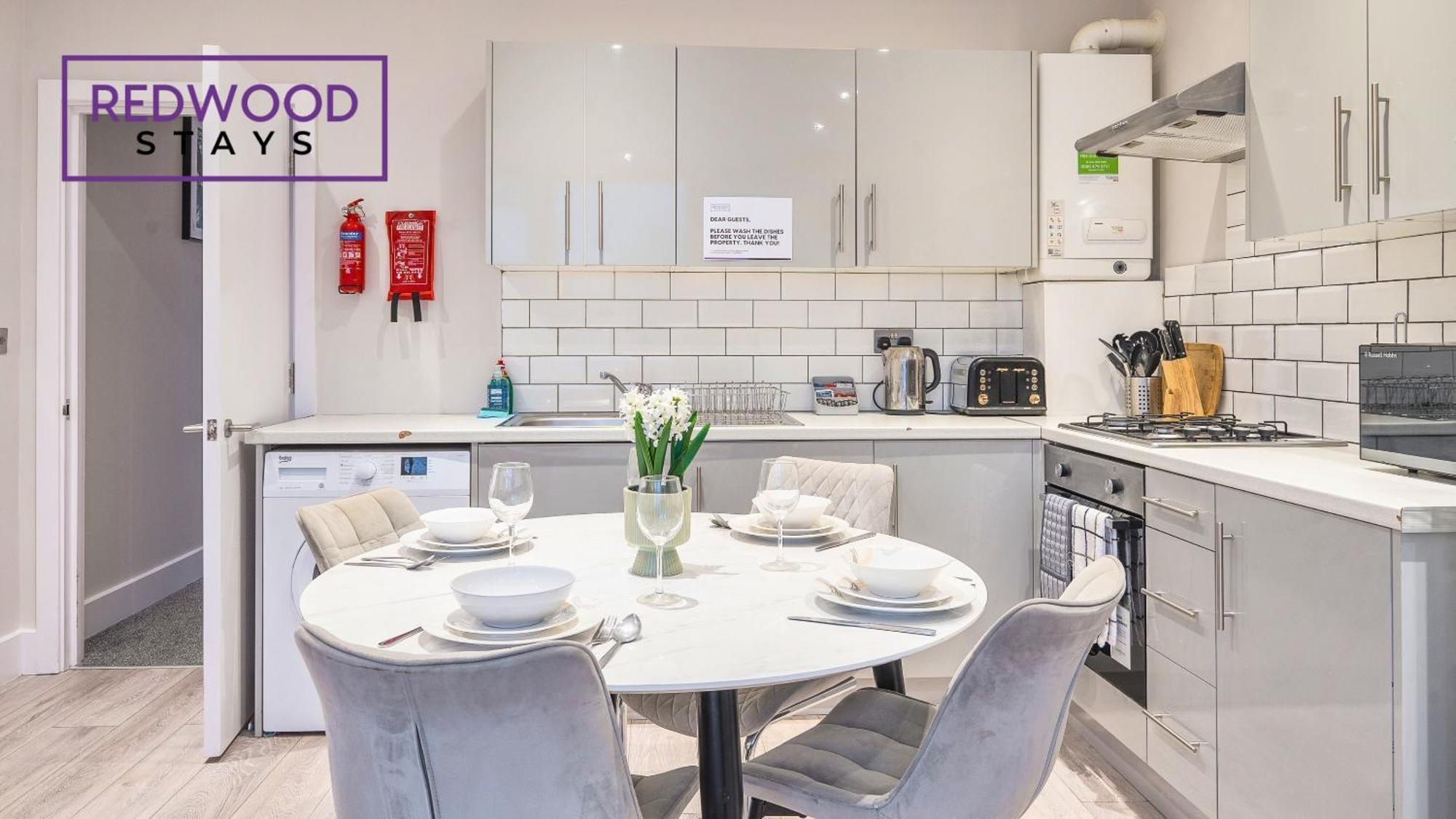 Newly Refurbished Everest Lodge Serviced Apartments For Contractors & Families, Free Wifi & Netflix By Redwood Stays Farnborough  Zewnętrze zdjęcie